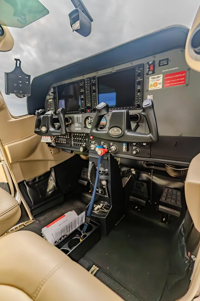 Cockpit and instrument panel of a 2018 CESSNA 182T SKYLANE.