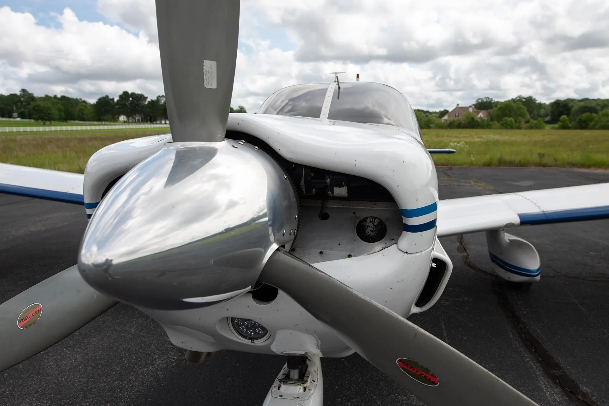 Exterior view of a 1977 PIPER CHEROKEE 6/300, N2617M.