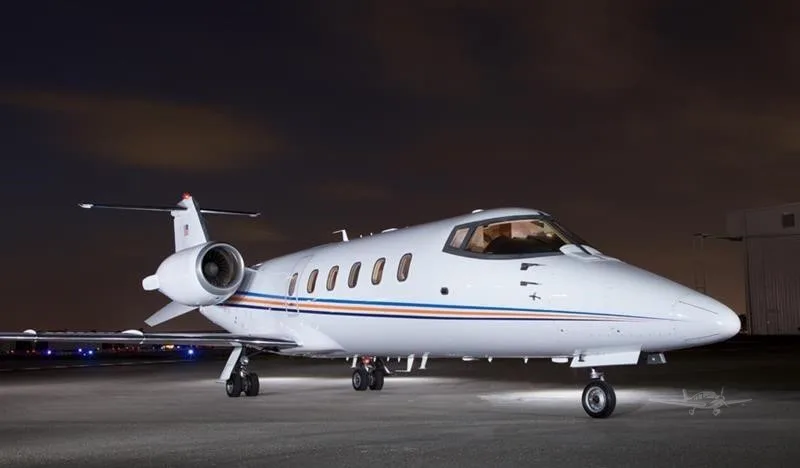 Exterior view of a 2000 LEARJET 60.