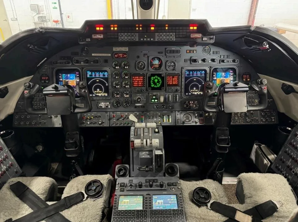 Cockpit and instrument panel of a 2002 LEARJET 60.