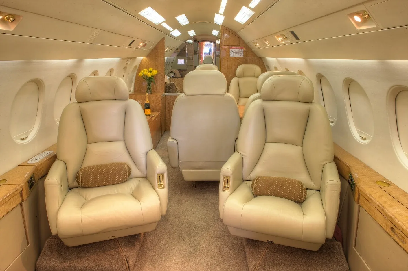 Cabin interior of a 1986 Dassault Falcon 900.
