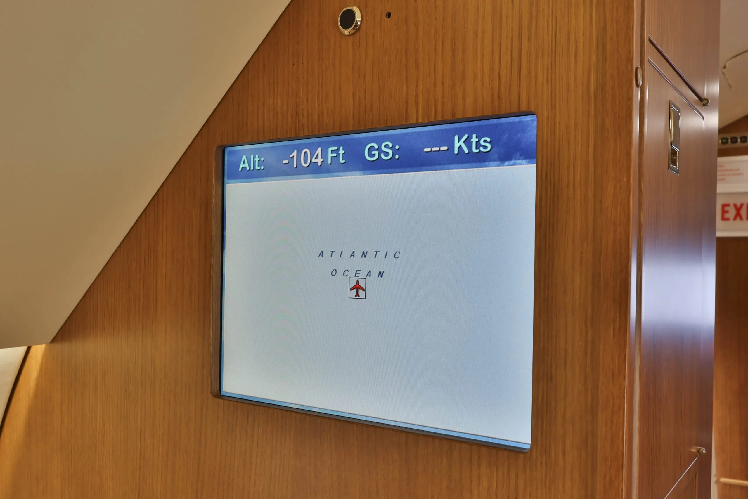 Avionics suite of a 1988 Dassault Falcon 900B.