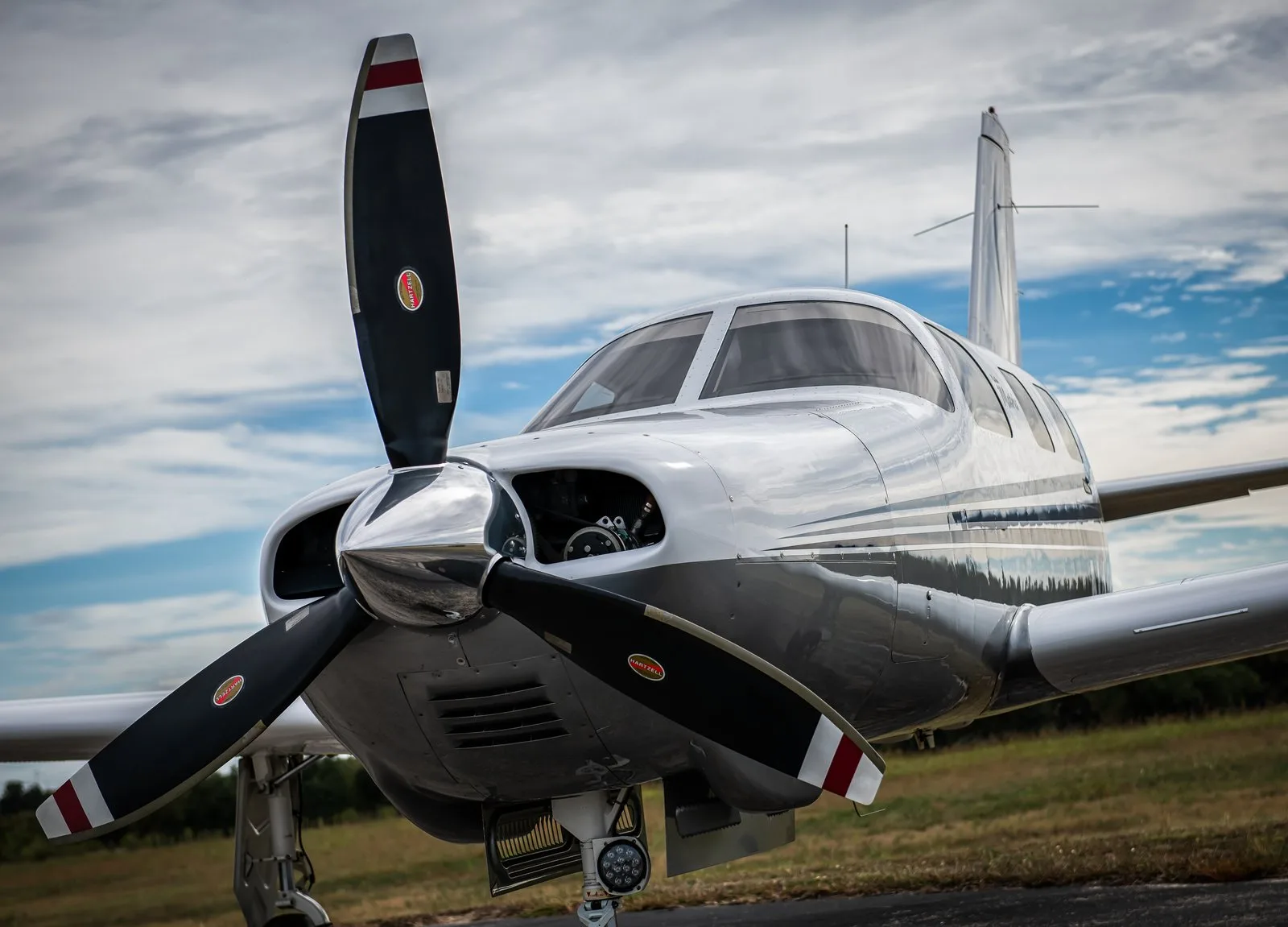 Exterior view of a 2009 Piper PA-46R-350T Matrix, N131T.