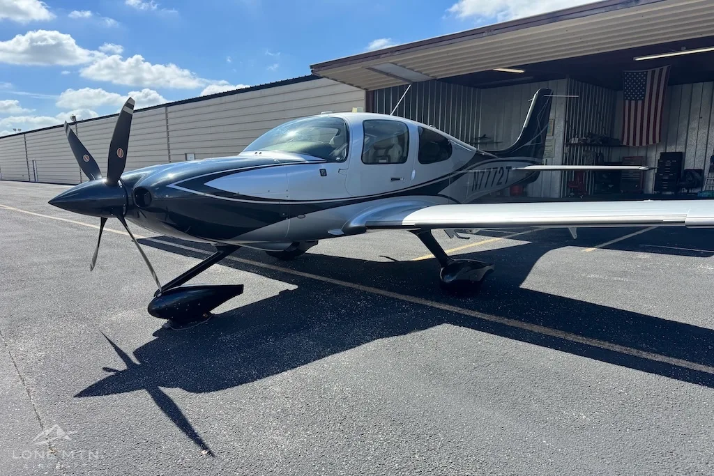 Avionics suite of a 2022 Cirrus SR22T G6 GTS.