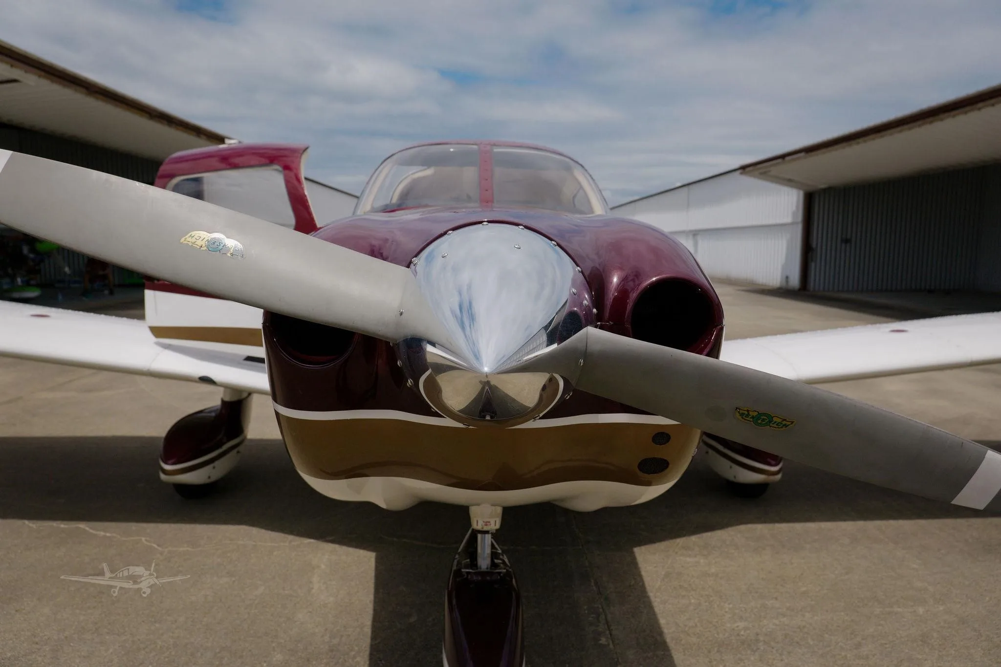 Exterior view of a 2010 PIPER ARCHER III, N6096Z.