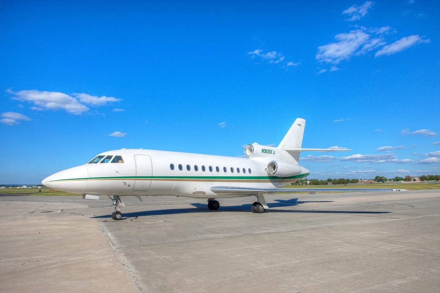 Exterior view of a 1986 Dassault Falcon 900, N905FJ.