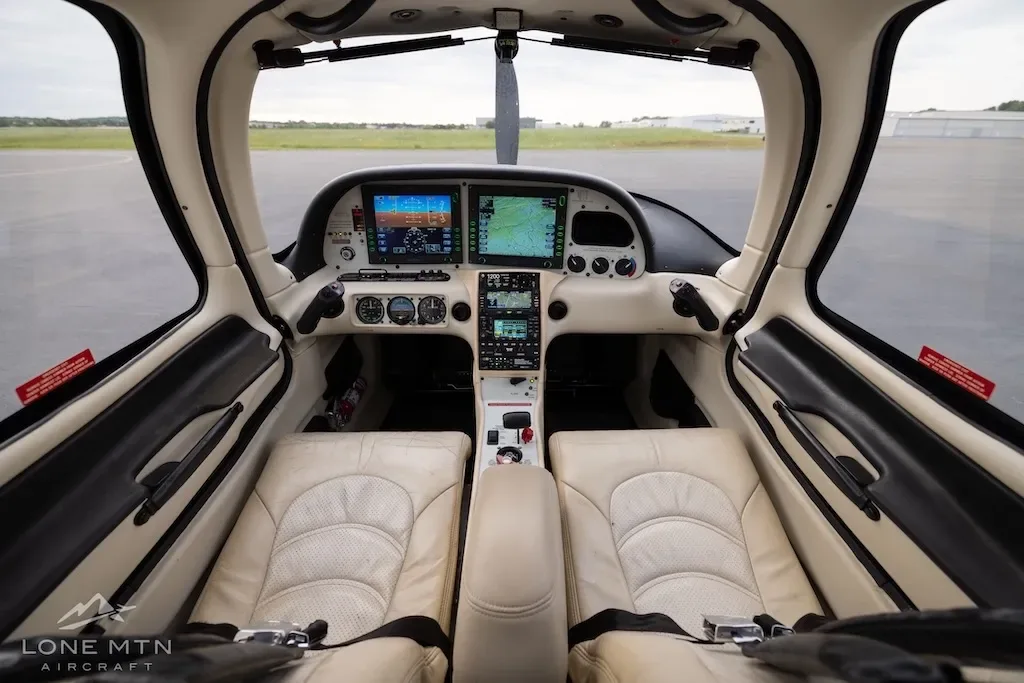 Cabin interior of a 2006 Cirrus SR22.