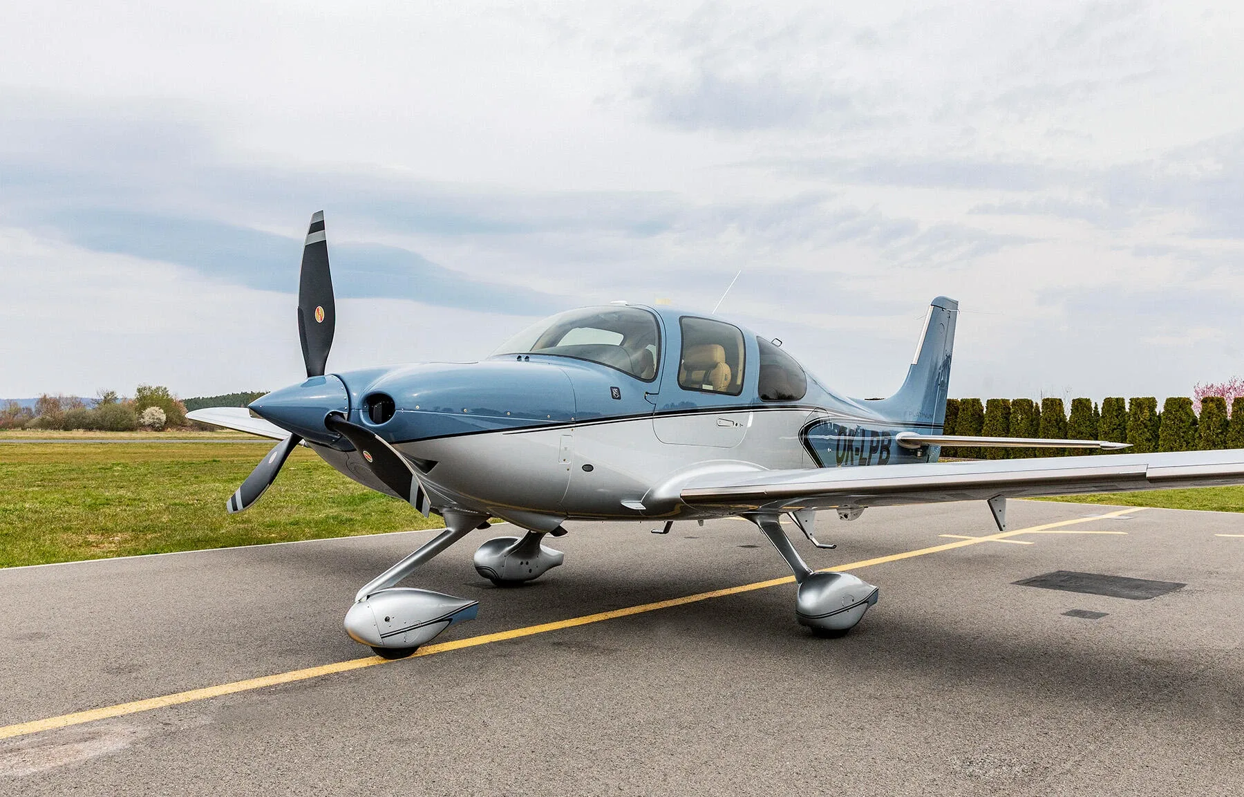 Exterior view of a 2022 Cirrus SR22T G6 GTS.