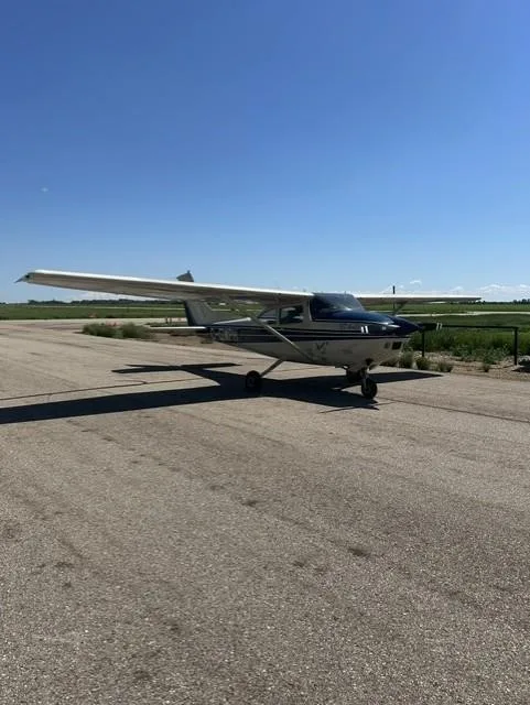 Exterior view of a 1976 CESSNA 182P SKYLANE, C-GWPH.