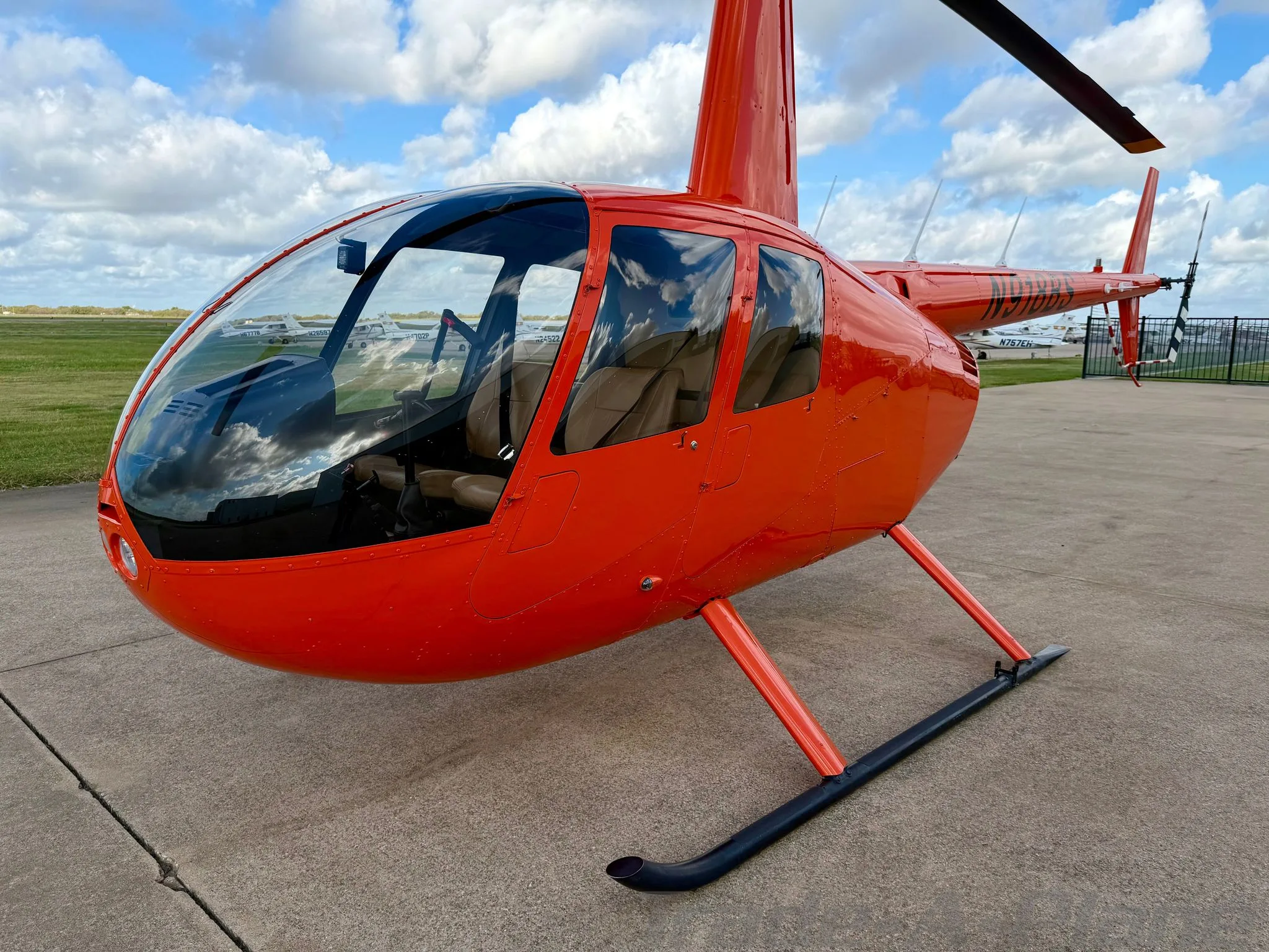 Exterior view of a 2015 ROBINSON R44 RAVEN II, N918BS.