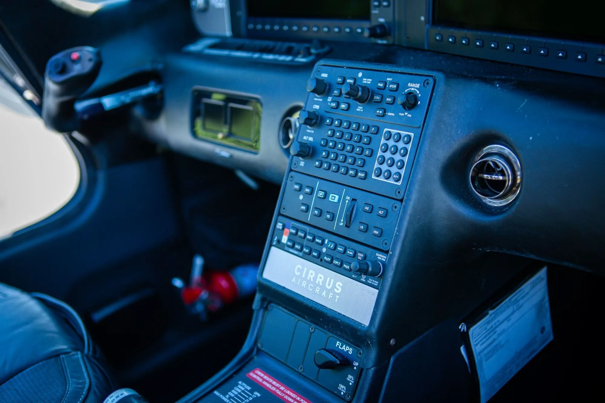 Cockpit and instrument panel of a 2016 Cirrus SR22-G5 GTS.