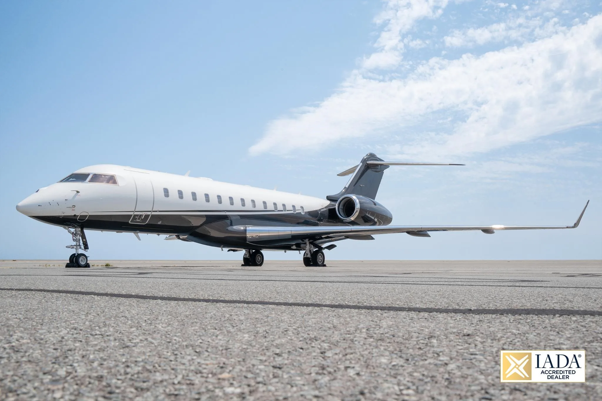 Exterior view of a 2015 BOMBARDIER GLOBAL 6000.