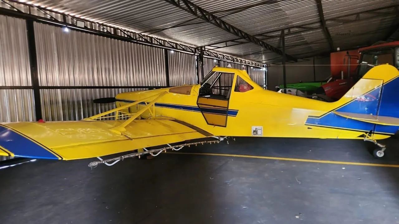 Exterior view of a 1976 PIPER PAWNEE.