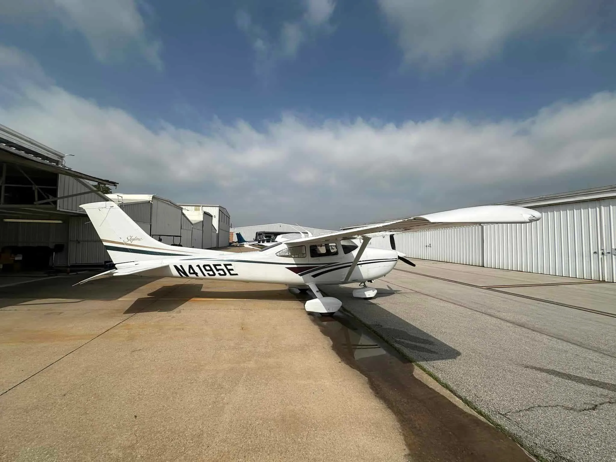 Exterior view of a 1998 Cessna 182S, N4195E.