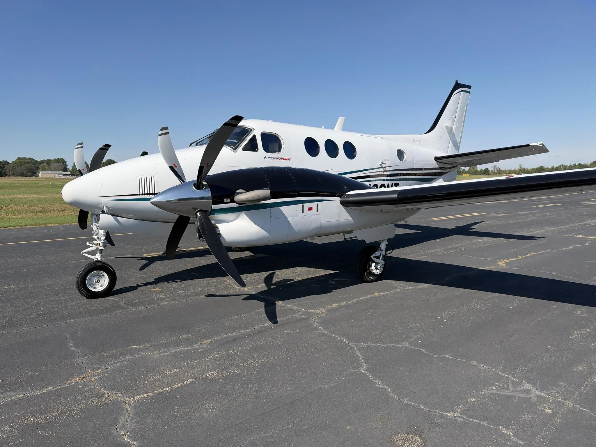 Exterior view of a 2013 BEECHCRAFT KING AIR C90GTX, N68NT.