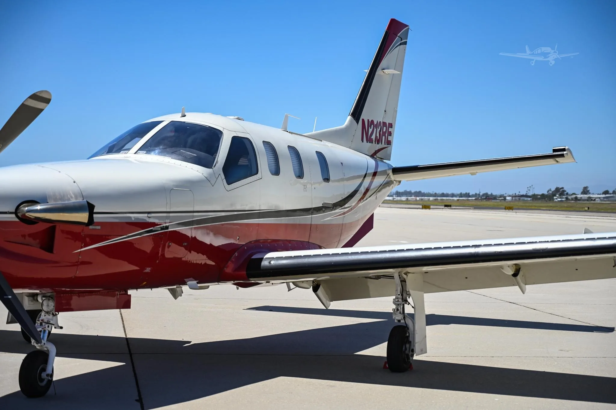 Exterior view of a 2002 DAHER TBM 700B, N213RE.