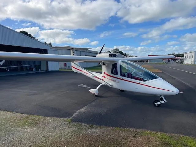 Exterior view of a 1998 SKY ARROW 650TC.