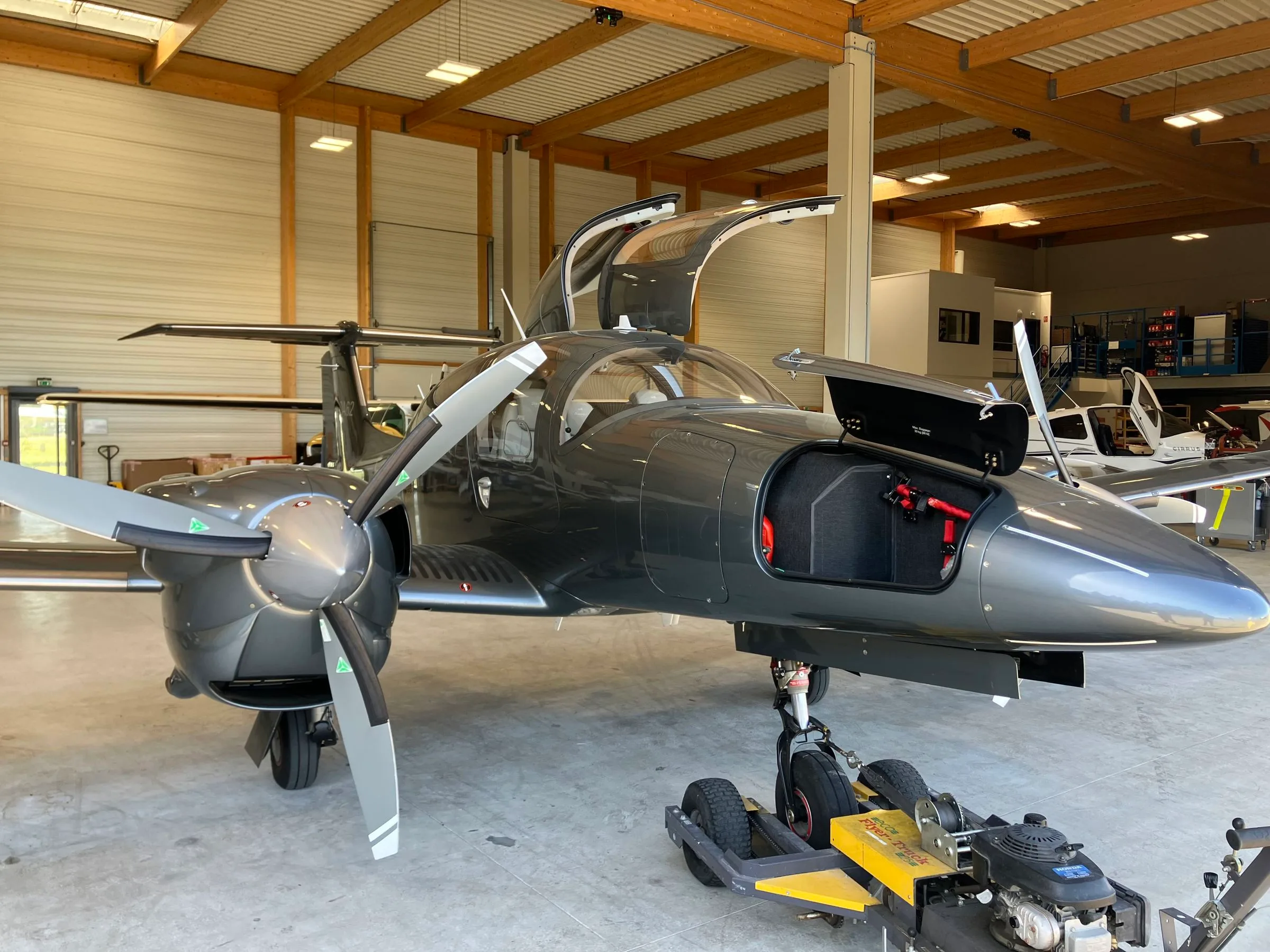 Exterior view of a 2021 Diamond DA62, F-HSCL.