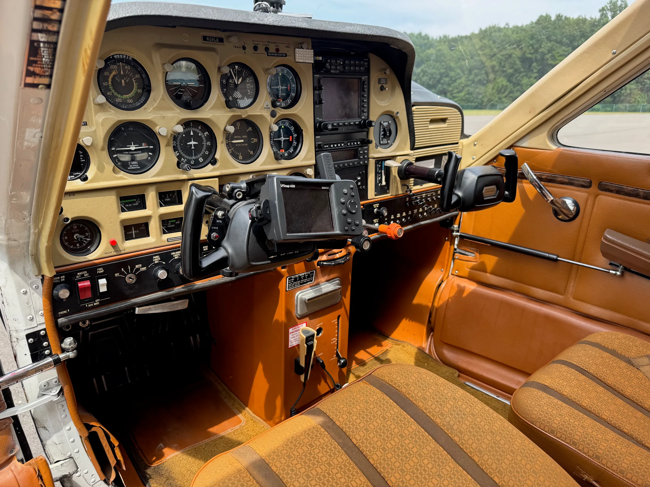 Cockpit and instrument panel of a 1975.