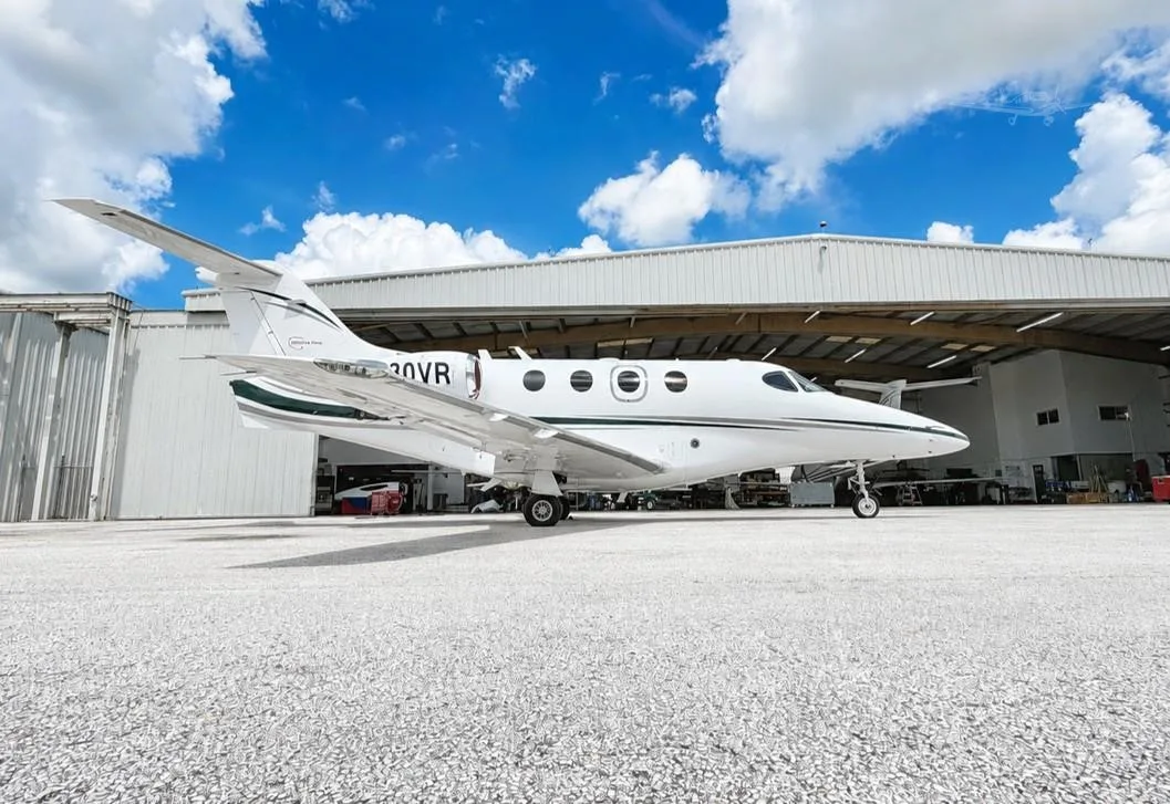 Exterior view of a 2001 BEECHCRAFT PREMIER I, N80VR.