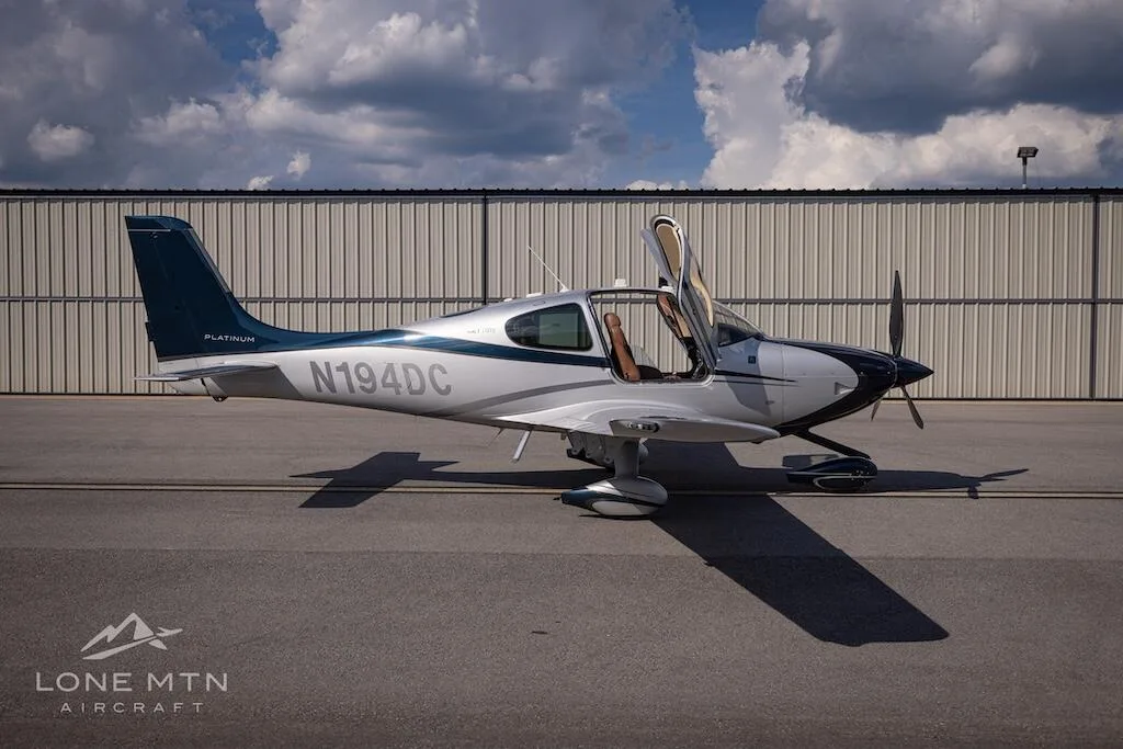 Exterior view of a 2014 Cirrus SR22T G5 GTS.