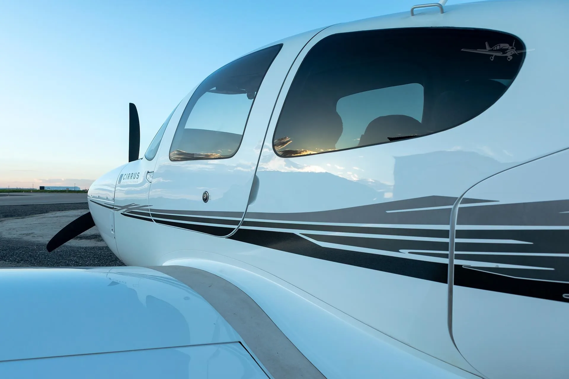 Exterior view of a 2008 CIRRUS SR20-G3, N548PG.