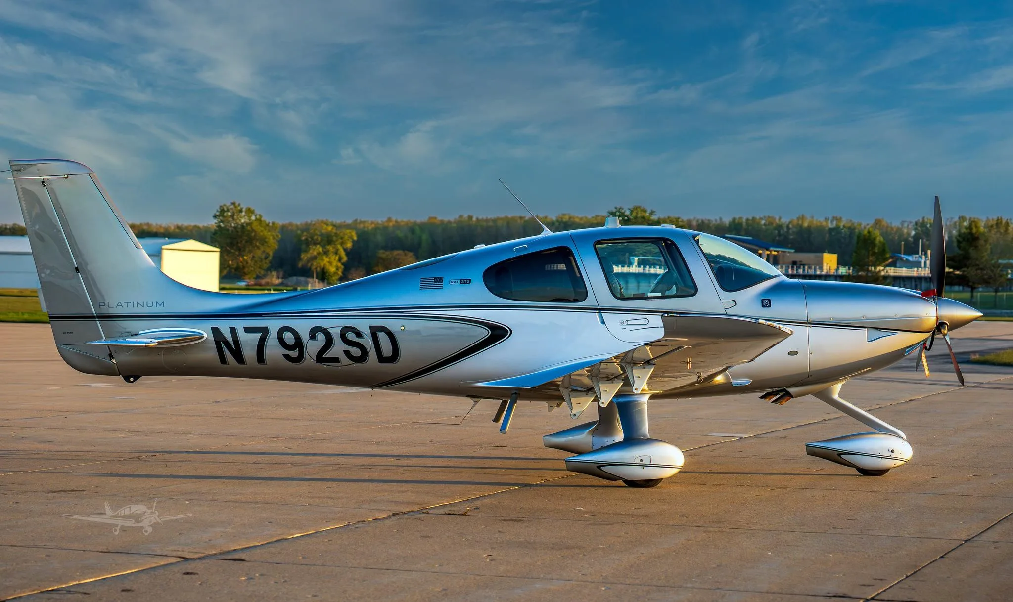 Exterior view of a 2020 CIRRUS SR22-G6 TURBO, N792SD.