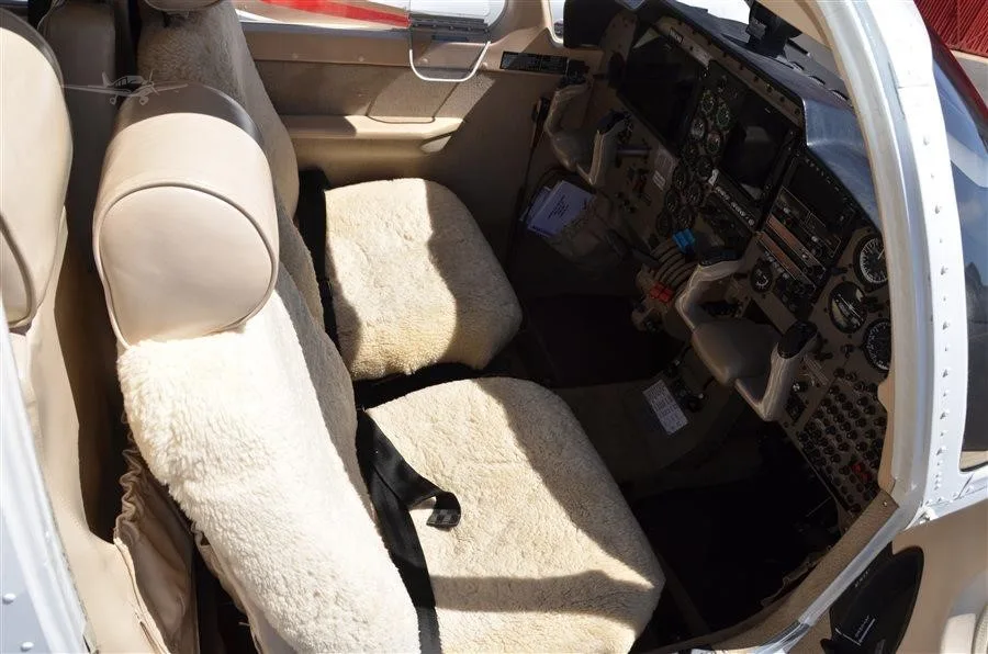 Cabin interior of a 1997 PIPER SENECA V.