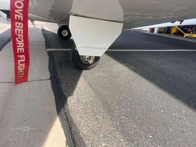 Exterior view of a 1990 BEECHCRAFT F33A BONANZA, N15454.