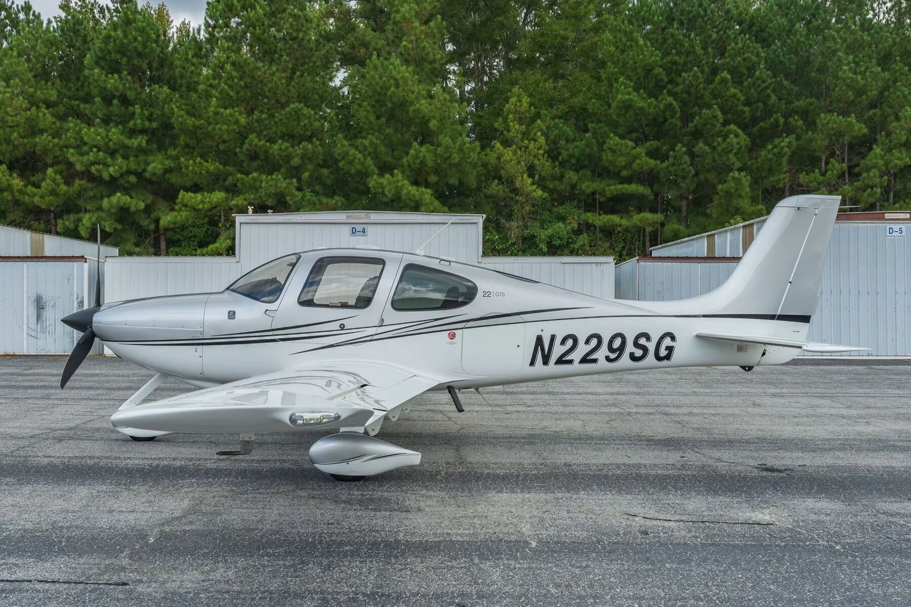 Exterior view of a Cirrus SR22-G2 GTS.