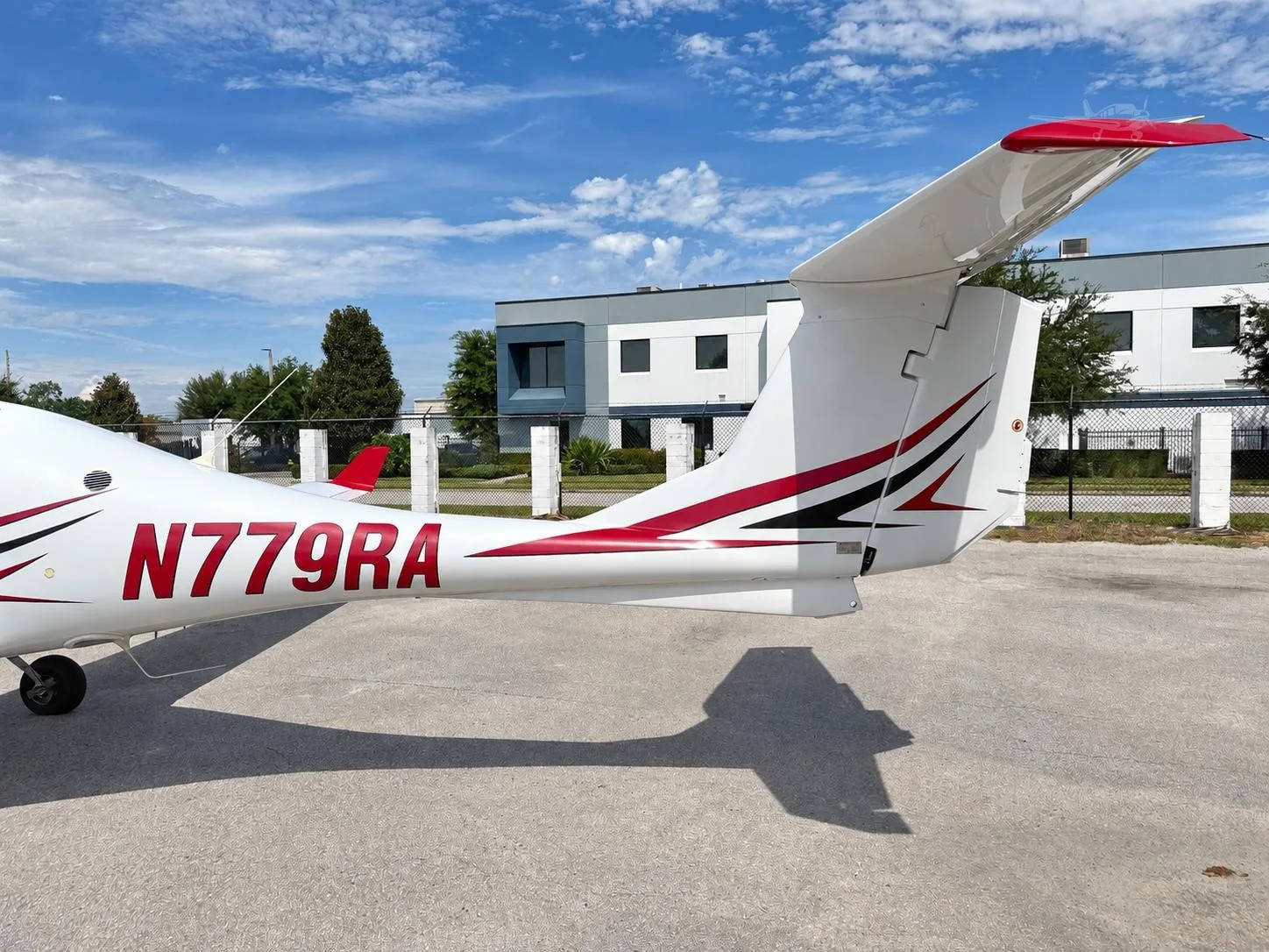 Exterior view of a 2023 DIAMOND DA40 NG, N779RA.