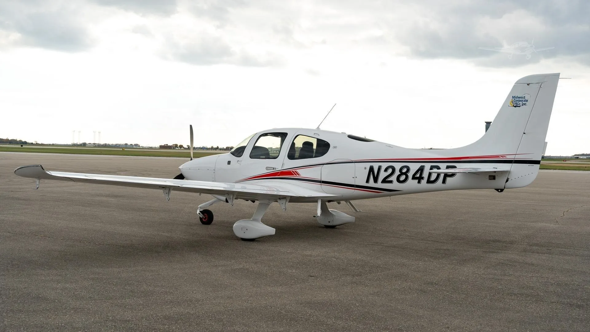 Exterior view of a 2022 CIRRUS SR20-G6, N284DP.