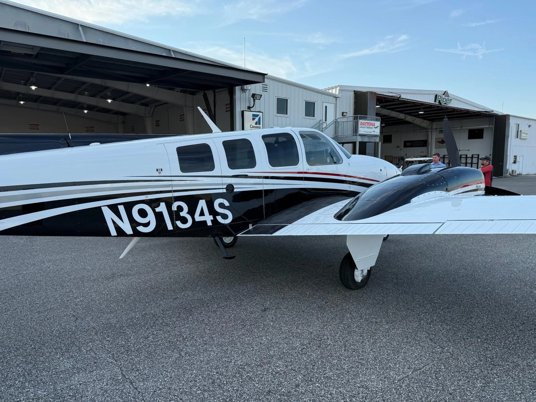 Exterior view of a 1976 BEECHCRAFT 58 BARON, N9134S.
