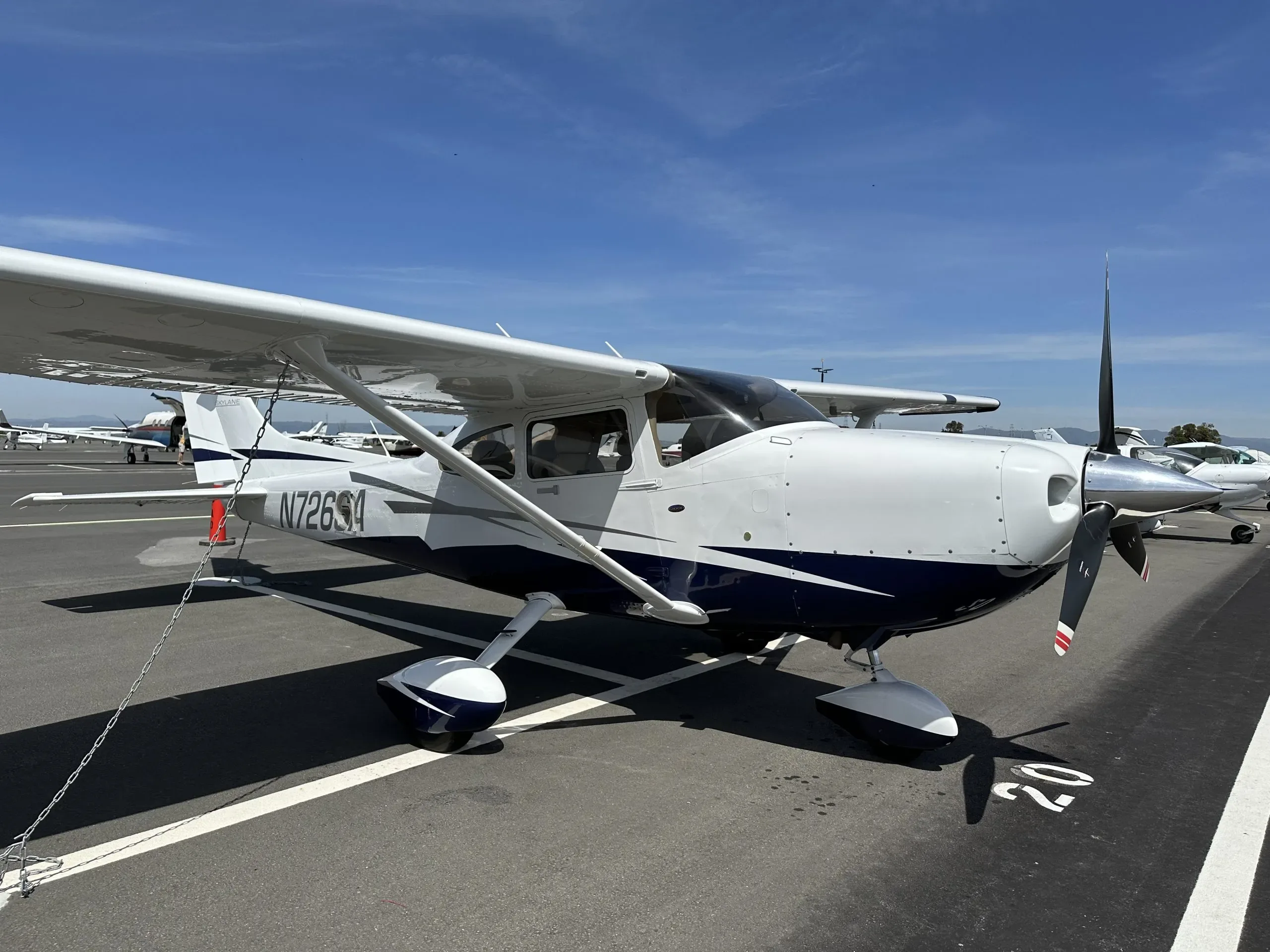Exterior view of a 2010 Cessna 182T, N726SA.