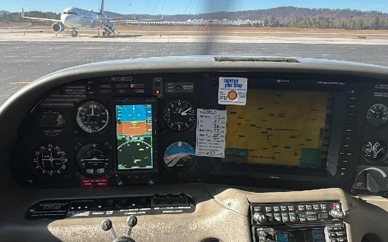 Avionics suite of a 2000 Cirrus SR20 G1.