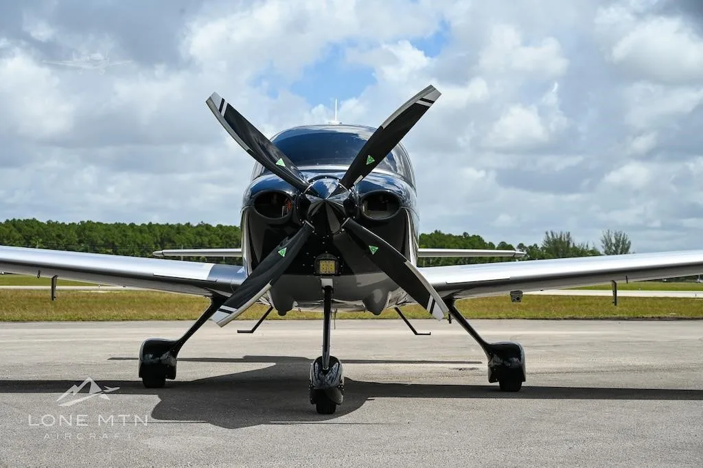 Exterior view of a 2010 CIRRUS SR22-G3, N509CM.