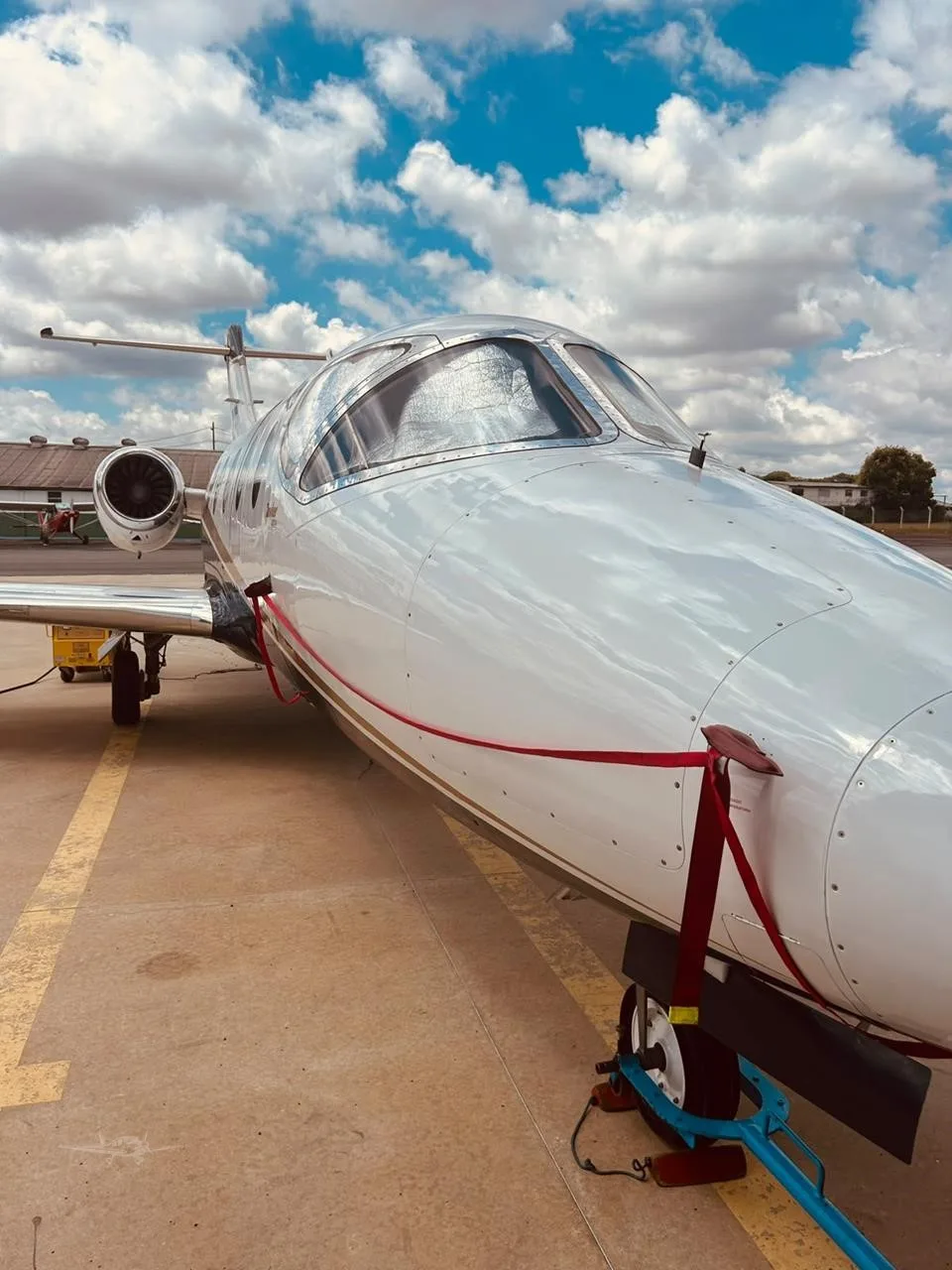 Exterior view of a 1997 HAWKER 400A, PP-DDR.