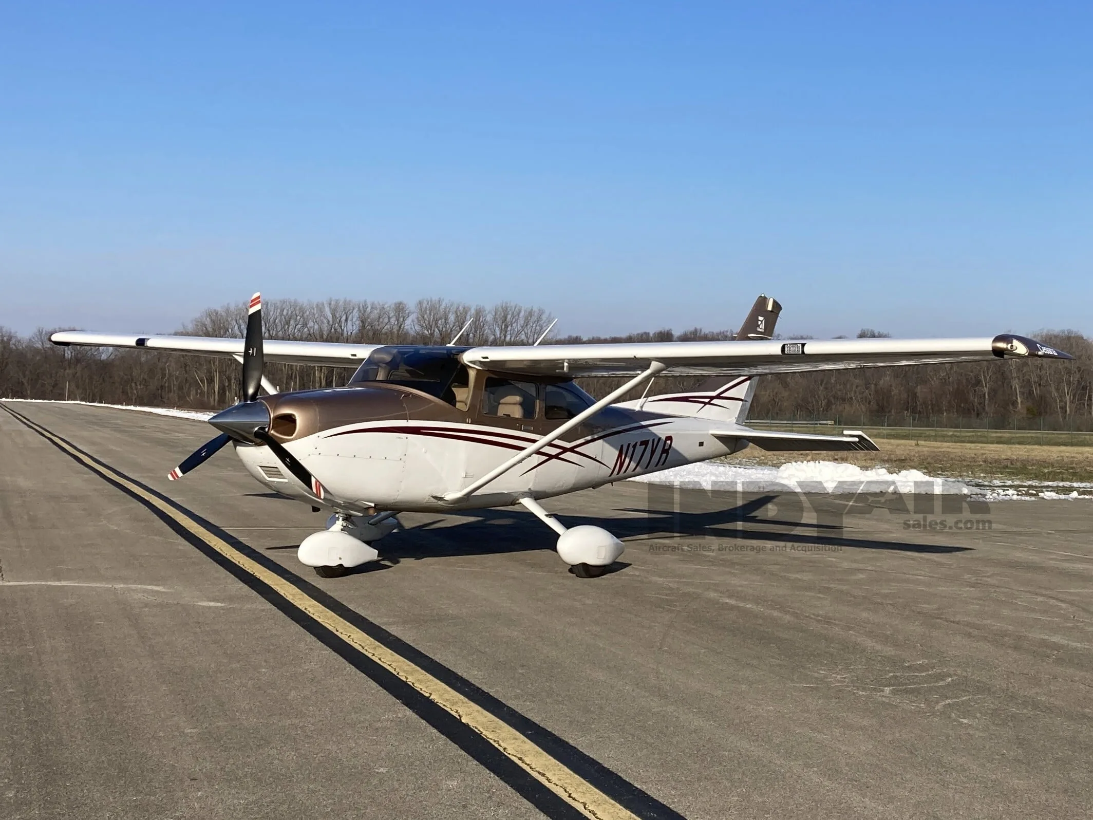 Exterior view of a 2016 Cessna 182T, N17YR.