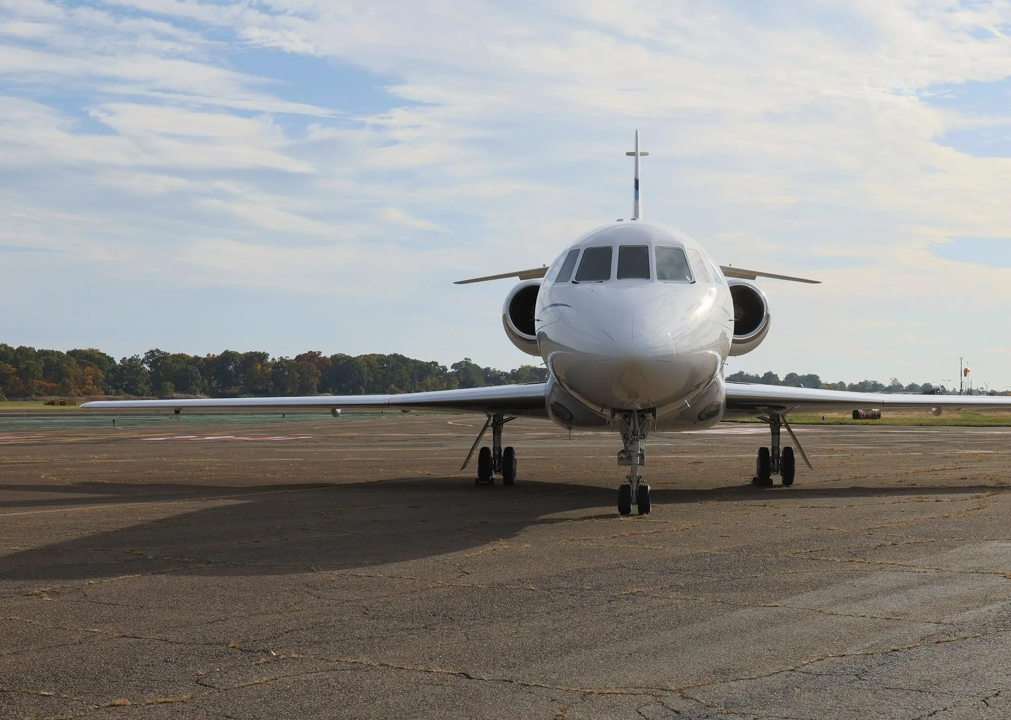 Exterior view of a 1999 DASSAULT FALCON 2000.