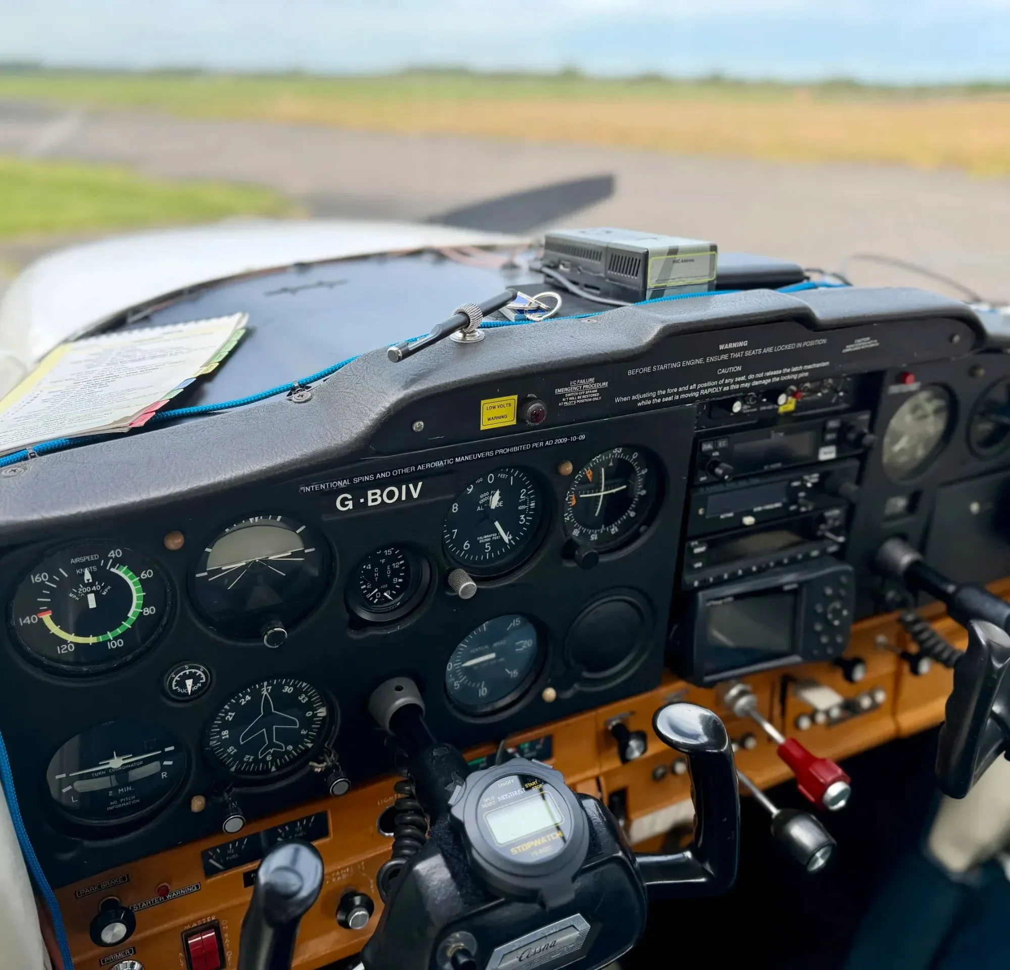 Cockpit and instrument panel of a 1976 Cessna 150M.