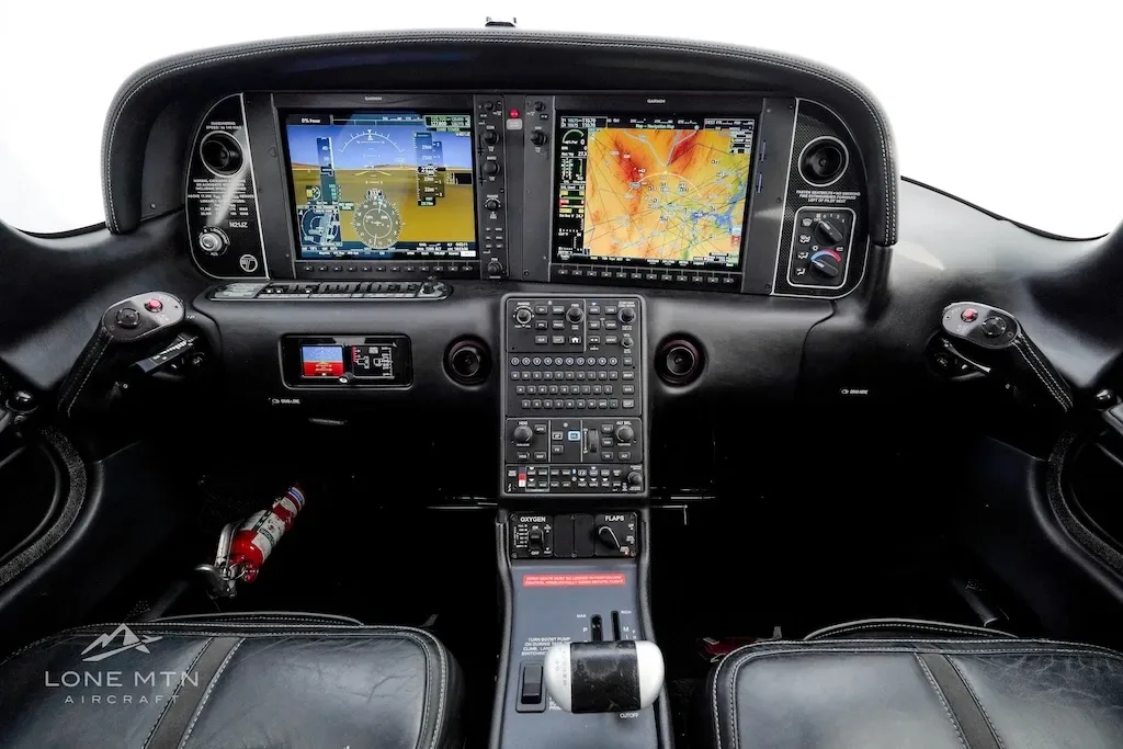 Cockpit and instrument panel of a 2019 Cirrus SR22T.