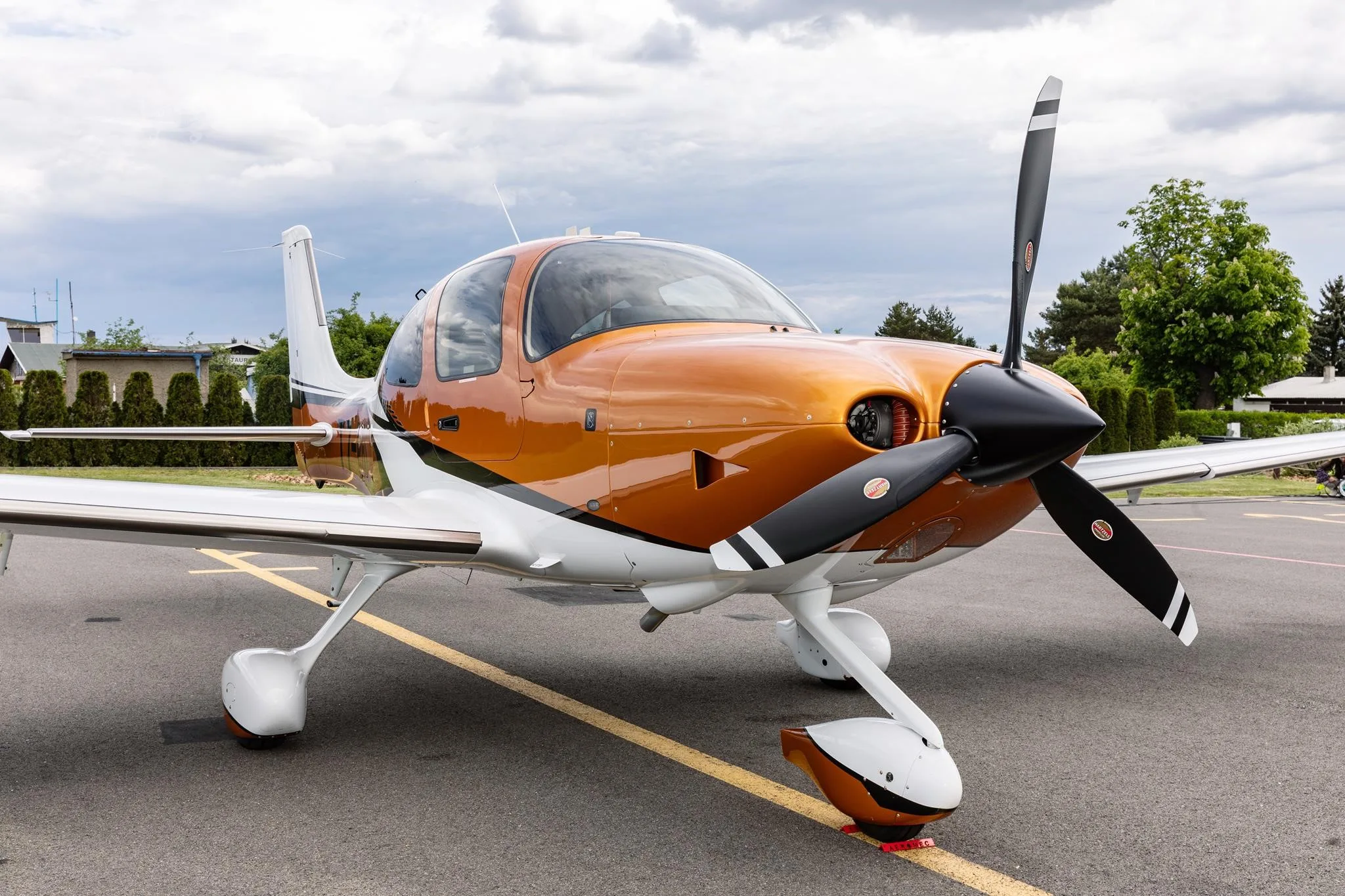 Exterior view of a 2024 CIRRUS SR22-G7, T7-PHS.