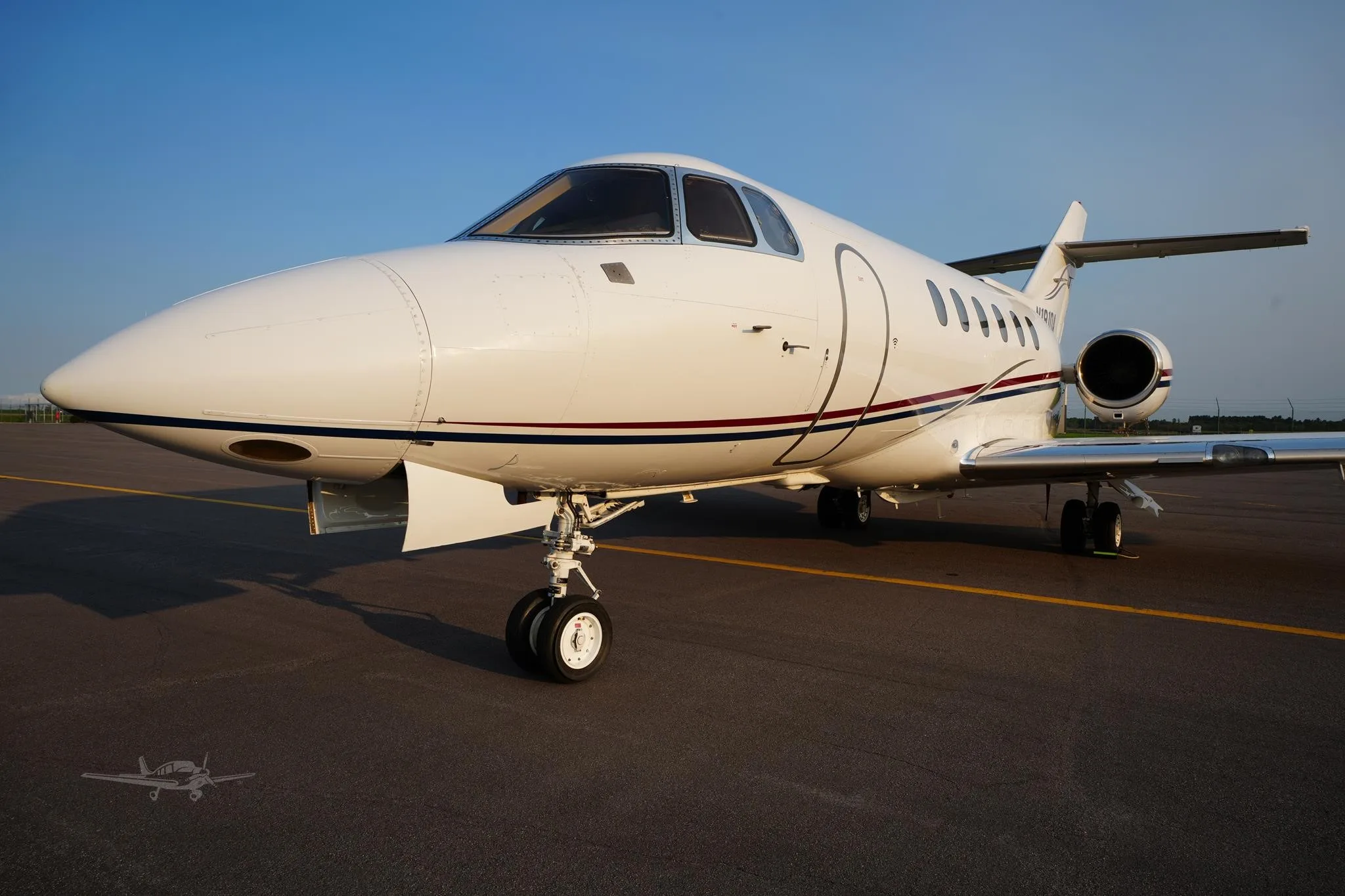 Exterior view of a 2005 HAWKER 800XP, N1910A.