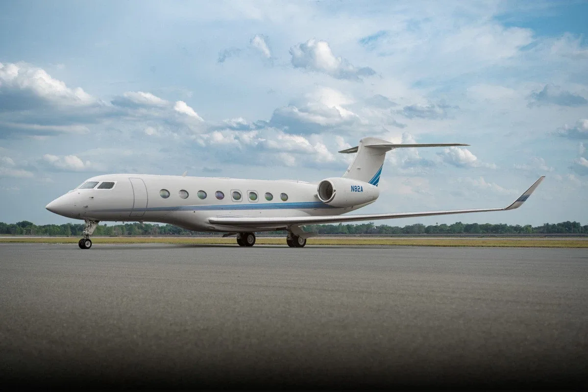 Exterior view of a 2013 Dassault Falcon 7X.