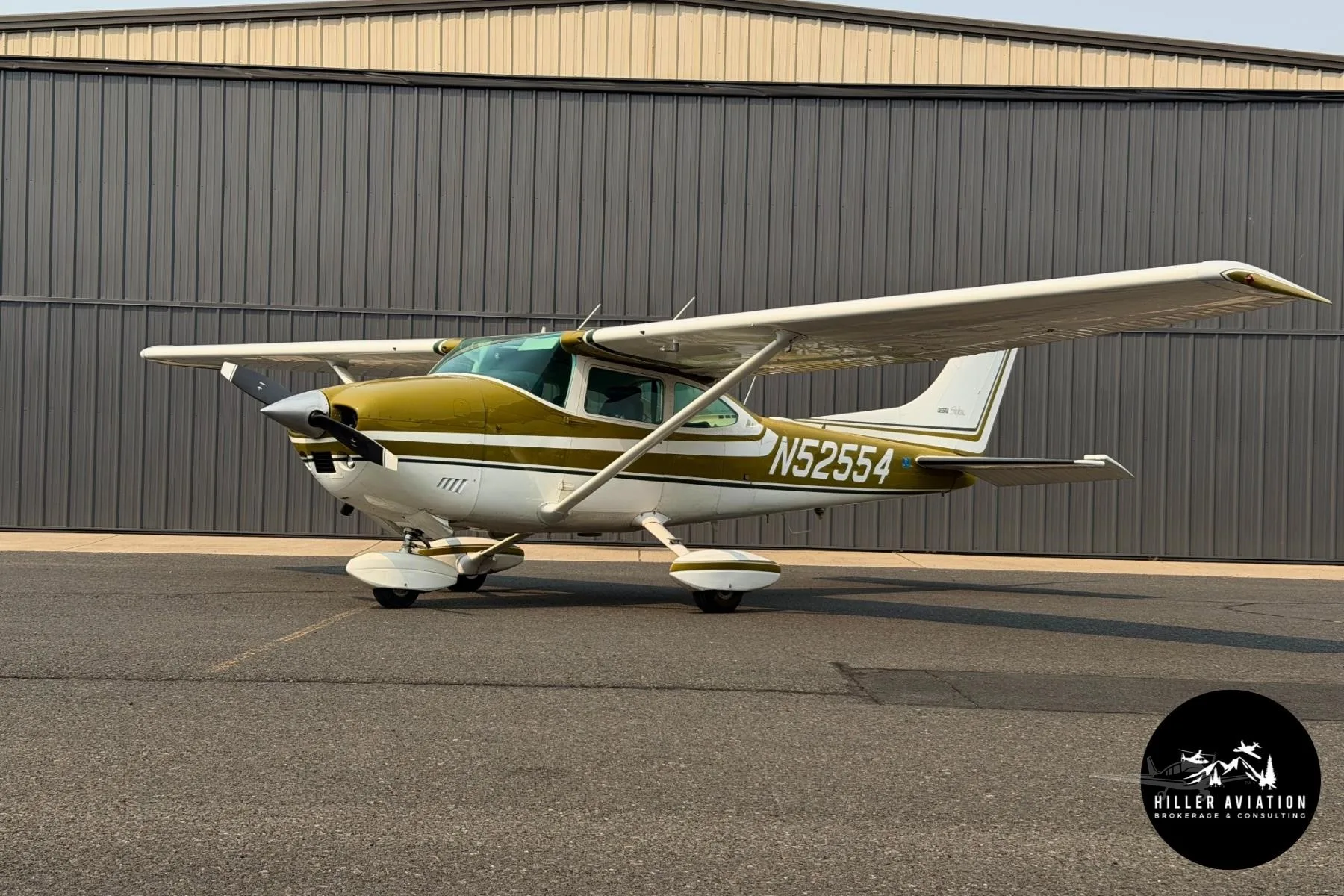 Exterior view of a 1974 CESSNA 182P SKYLANE, N52554.