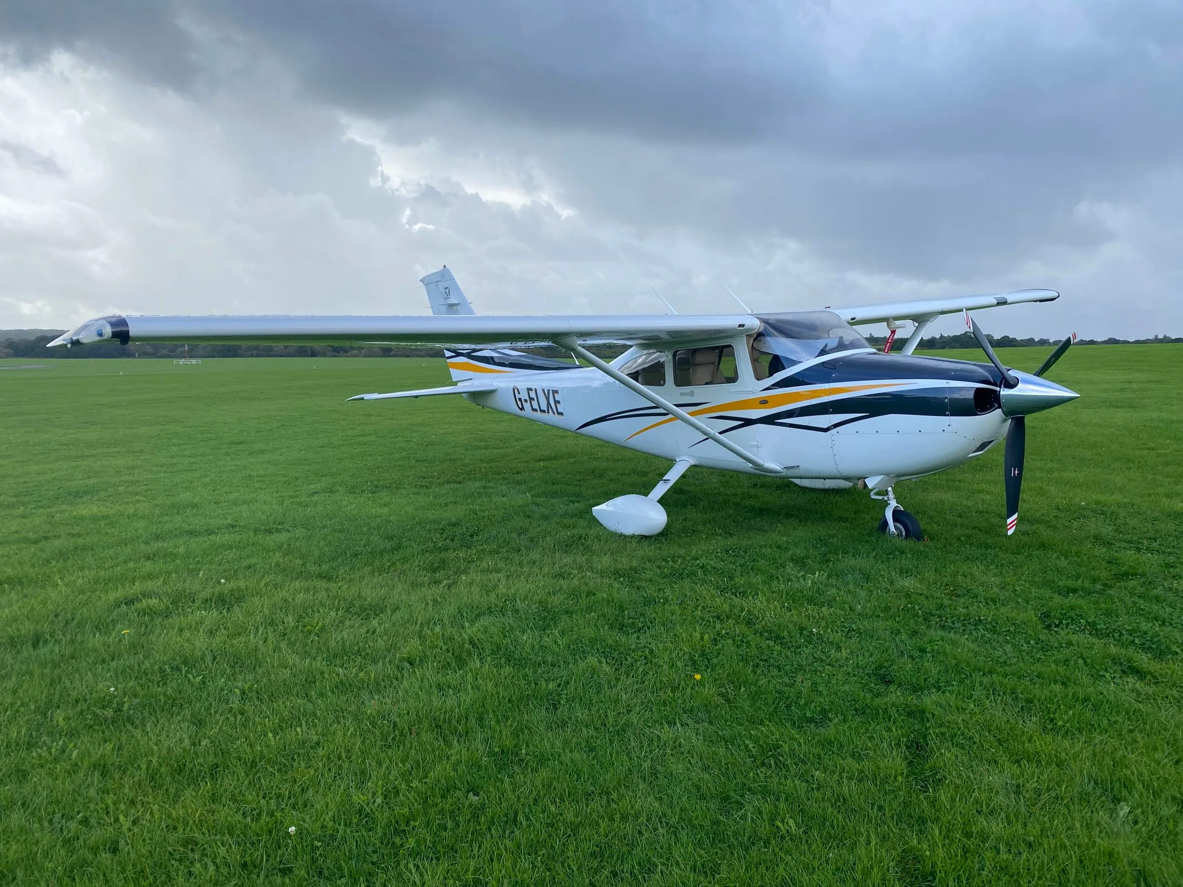 Exterior view of a 2007 Cessna 182T Skylane.