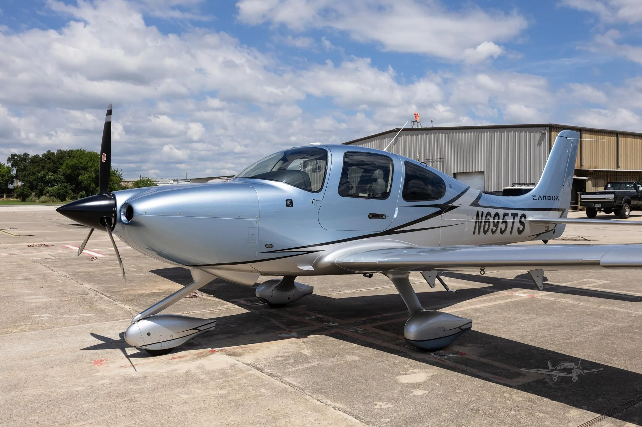 Exterior view of a 2023 CIRRUS SR20-G6, N695TS.