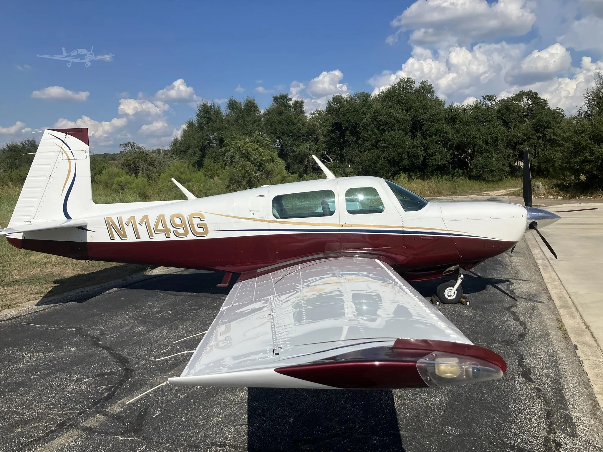 Exterior view of a 1981 MOONEY M20K 305 ROCKET, N1149G.