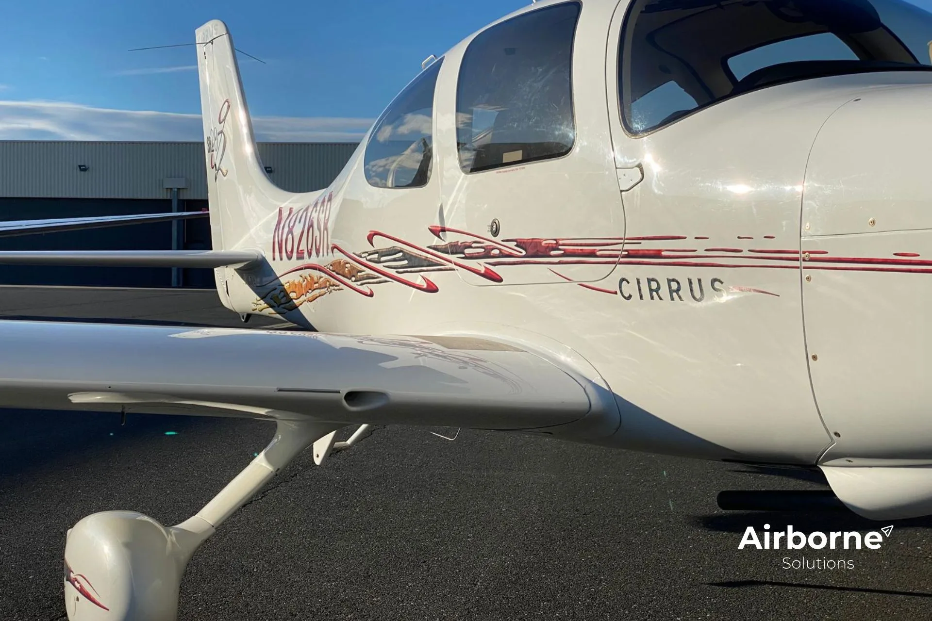 Exterior view of a 2007 Cirrus SR20 G2, N826SR.