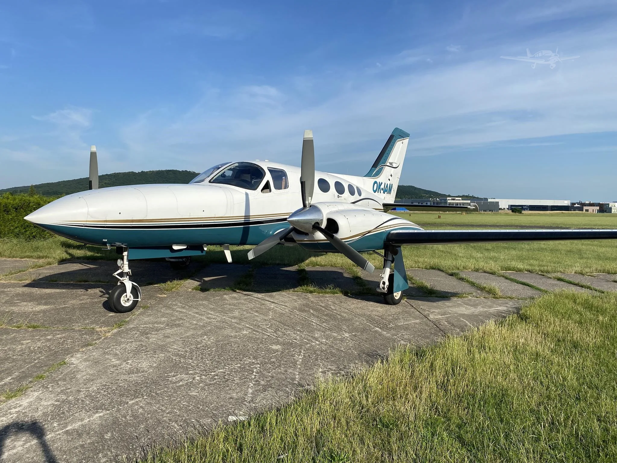 Exterior view of a 1982 CESSNA 421C.